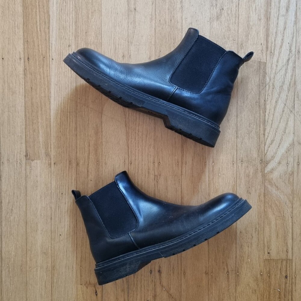 Black boots